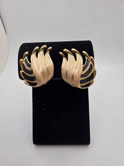 Crown Trifari Vintage Clip On Earrings