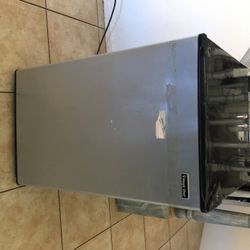 Magic Chef Mini Fridge 