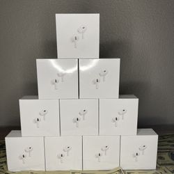 White Apple Airpod, Max, First Generation With Charging Cable Bluetooth AirPods headphones