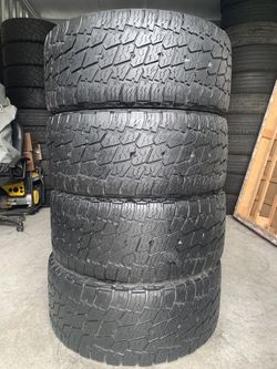 Set of used tires 325/60/18 Nitto
