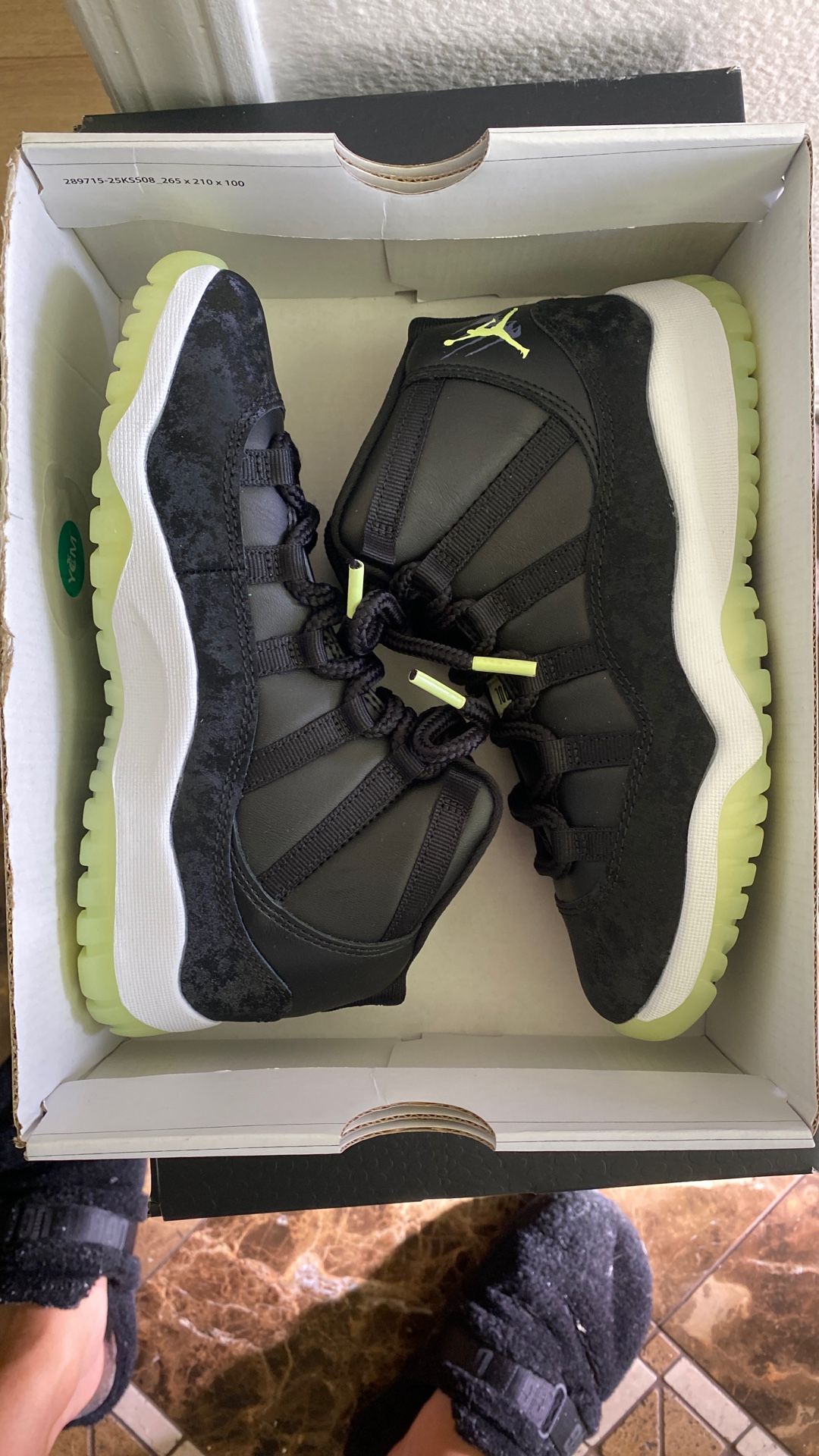 Jordan 11 Gs Black Dark Raisin Sz 3y