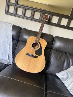 Yamaha f325d guitar