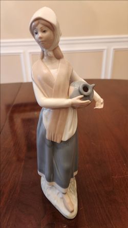 REX VALENCIA Maiden - The Water Bearer - SPAIN Hand Made Porcelain 1970s 12"