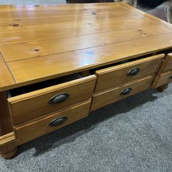 Center / Coffee Table