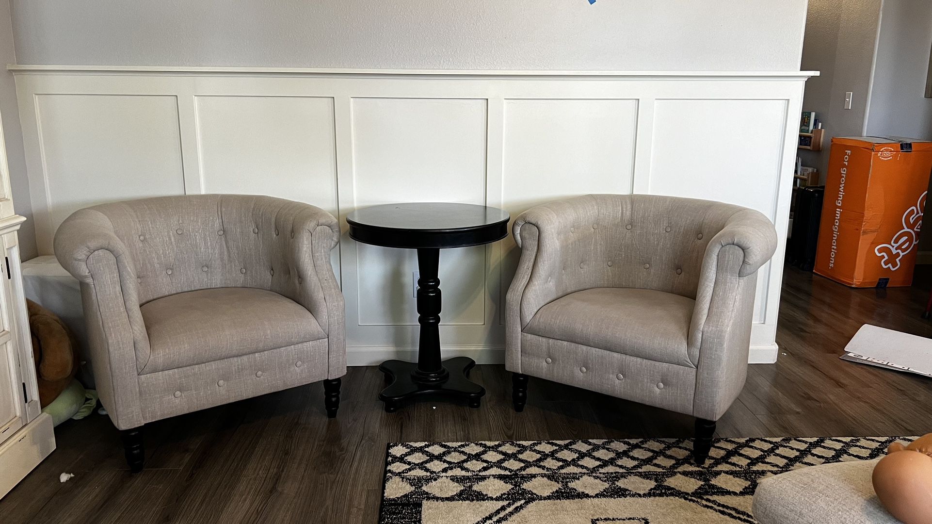 Accent Chairs And End Table