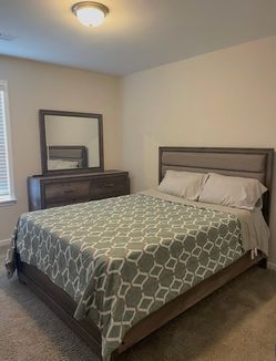5 Piece Wooden Bedroom Set - Queen