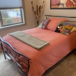 Modern Metal Bed Frame - Full Size