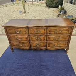 Beautiful Henredor Carved And Curvef  9 Drawer Dresser With Mirror