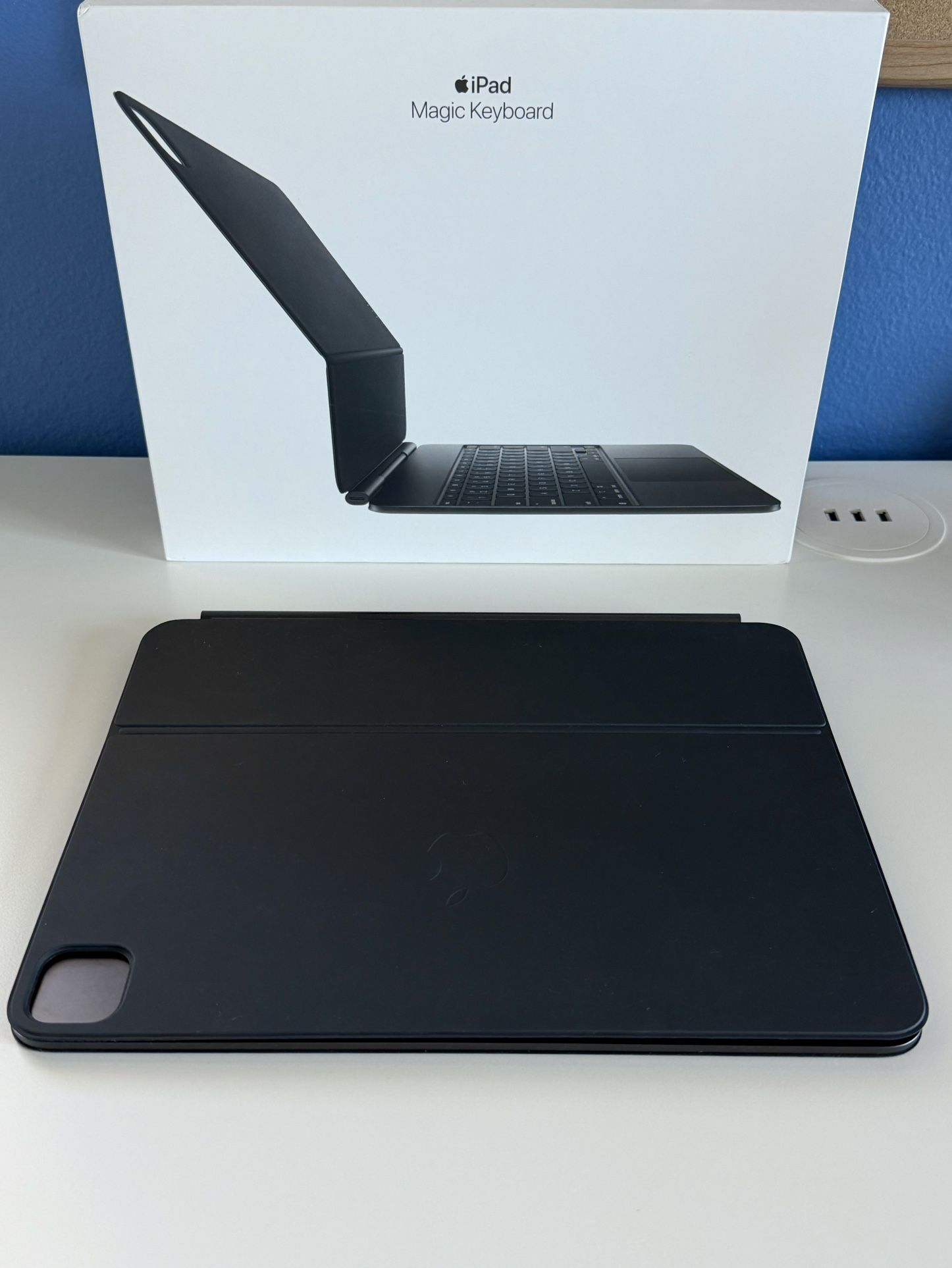 Magic Keyboard for 13 inch M4/M5 iPad Pro