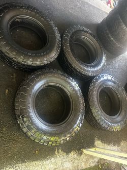 265/80/R17 Toyo Tires Open Country A/T 260$ set of 4