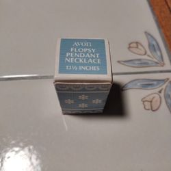 Vtg New Avon Floppy Pendant Necklace 