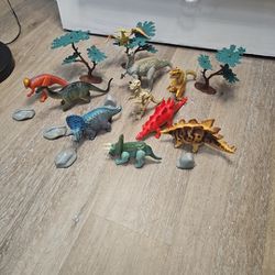 Dinosaur Collection Of 10 With Some Accessories. 