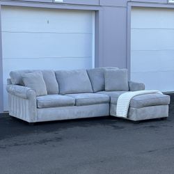 Gray Sectional Couch 🛋️