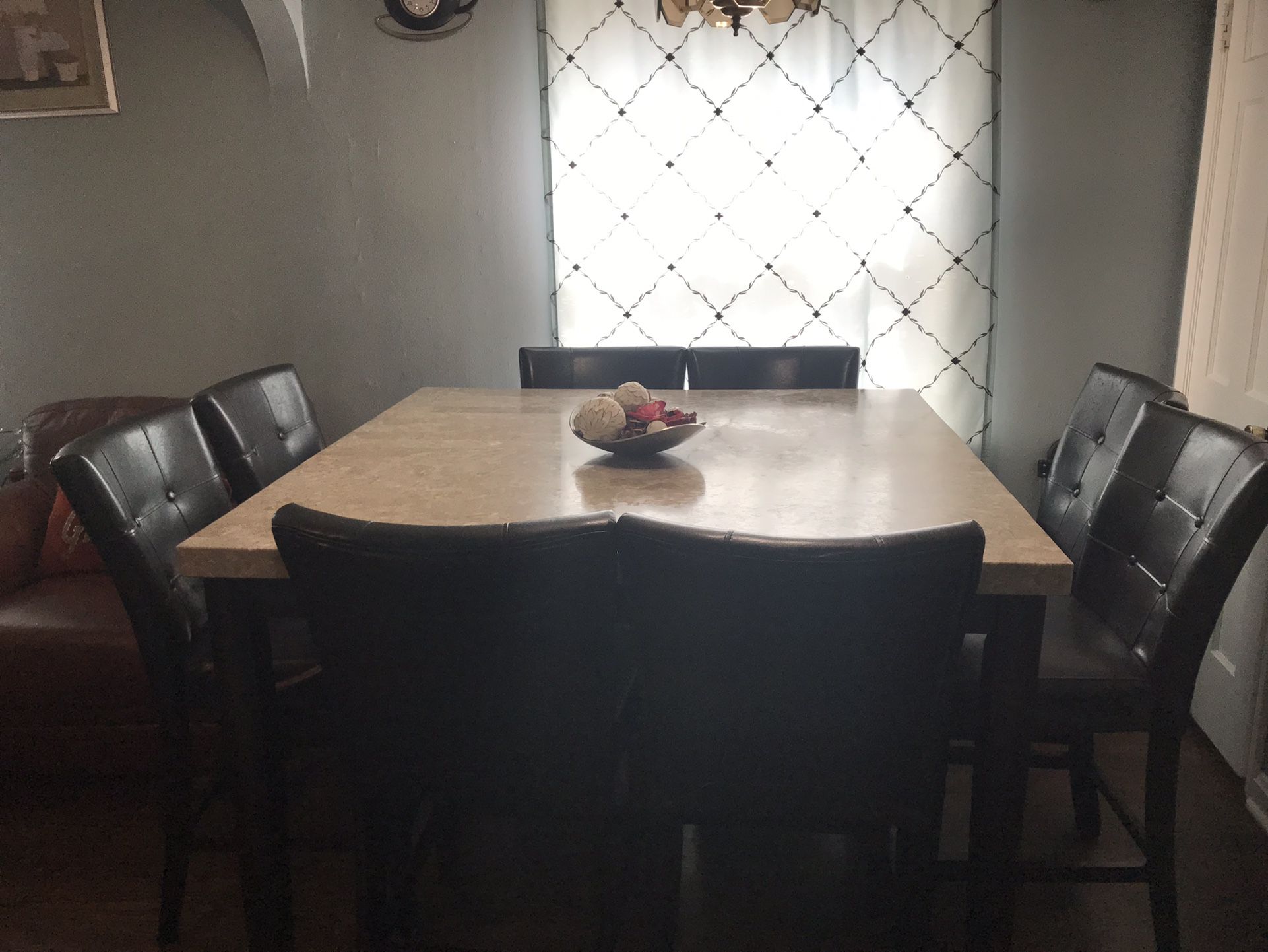 Dining table Free