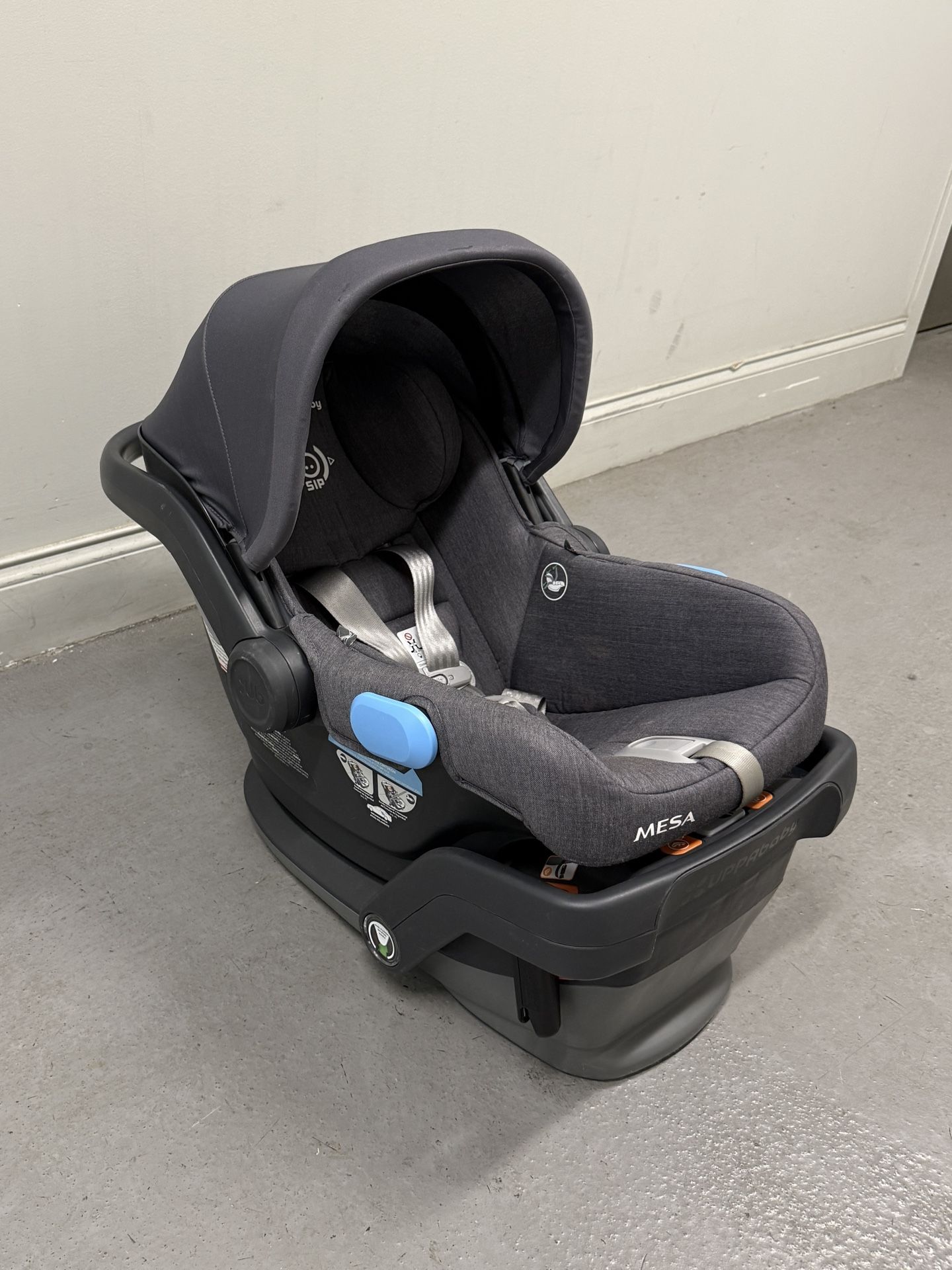 UPPAbaby MESA Infant Car Seat (Good condition) PICK UP IN CORNELIUS