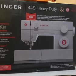 Brand New SINGER Sewing Machine 