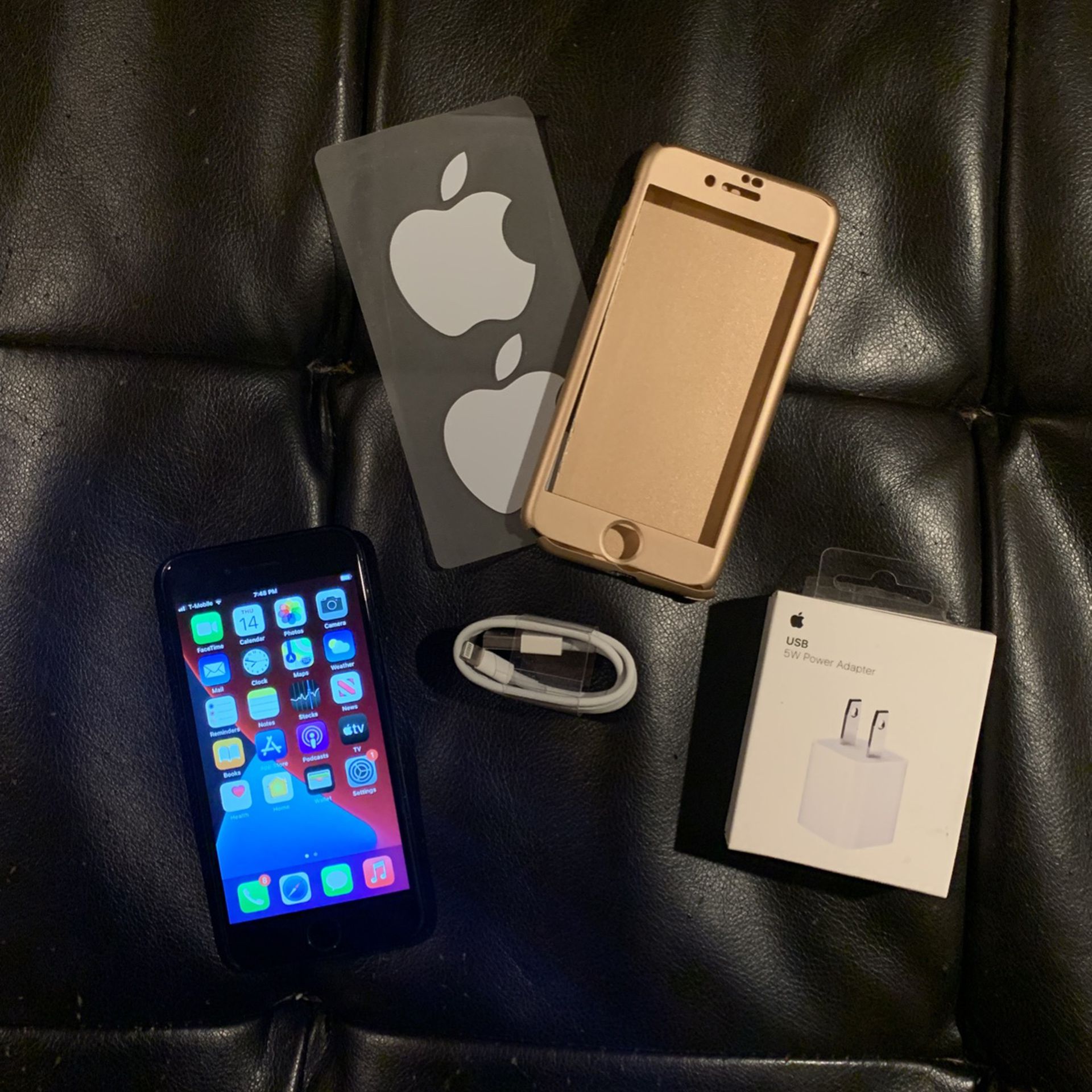 Apple iPhone 7-128gb W/case & Charger