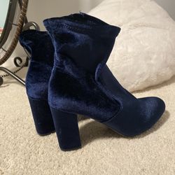 Candie’s Navy Blue Velvet Booties Size 8 Women’s 