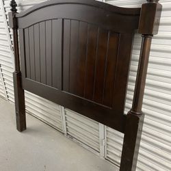 Queen bed set with nightstand & dresser