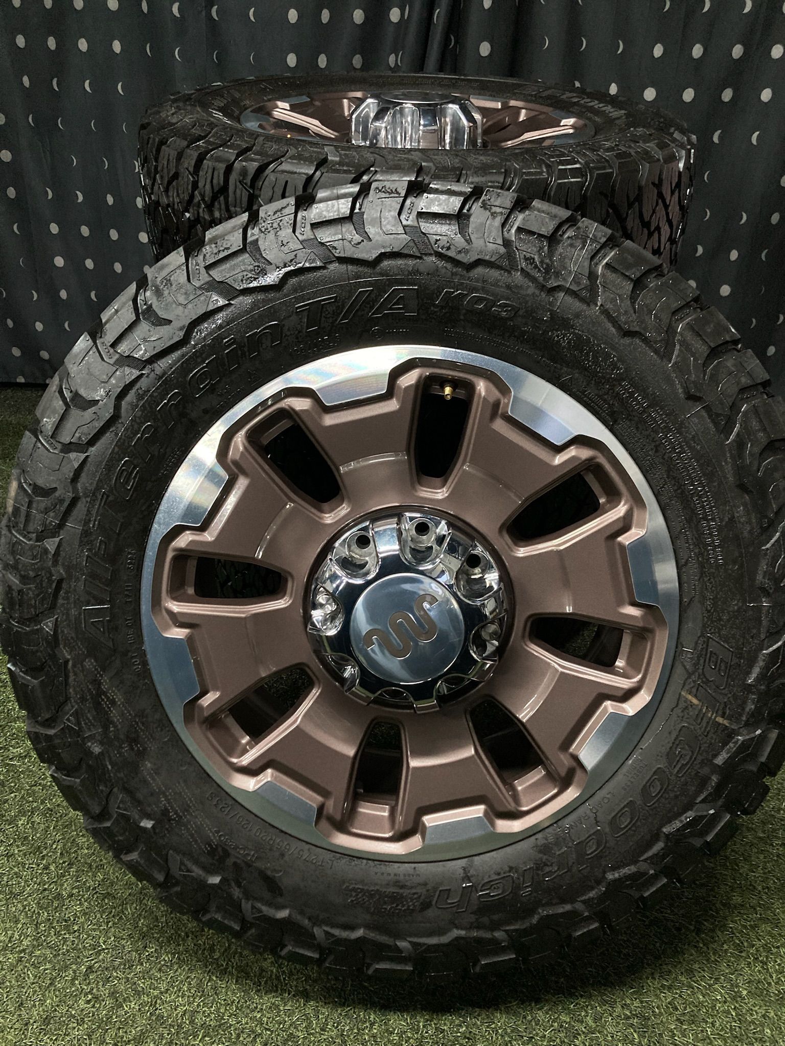 2025 Ford F-250 King Ranch Super Duty Takeoffs 8 Lug 20 Inch OEM Wheels