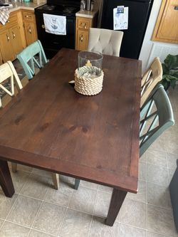 Dinning Room Table And 6 Chairs