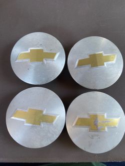 Chevy 04-09 envoy, traverse and Acadia center rim caps