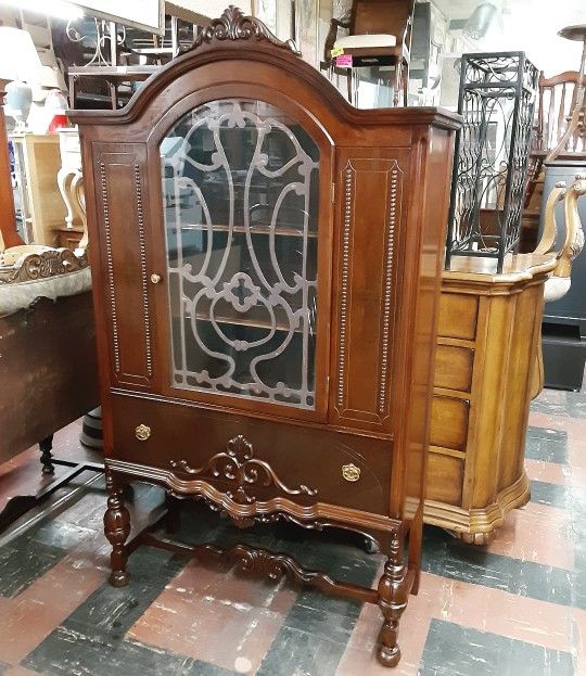 Vintage Bassett Furniture Co. China Cabinet