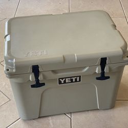 Yeti Cooler 35 for Sale in St. Petersburg, FL - OfferUp