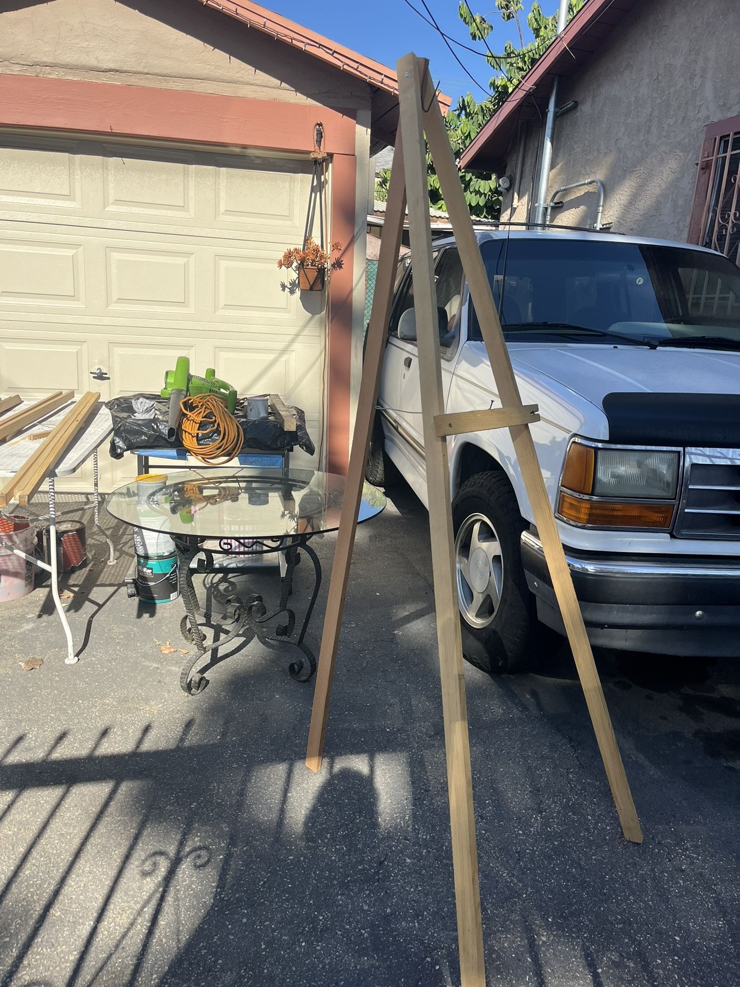 Standing easel
