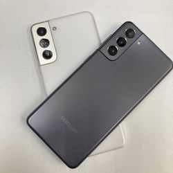 Samsung Galaxy S21 128 gb Factory Unlocked Comes with store warranty 