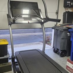 Treadmill (good condition) NORDIC TRACK X32i