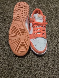 Light orange dunks size 9 Woman's