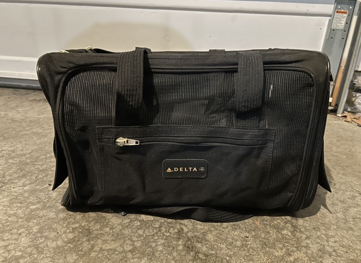 Delta Pet Carrier