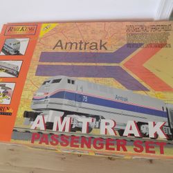 Rail King AMTRAK Passenger Train Set