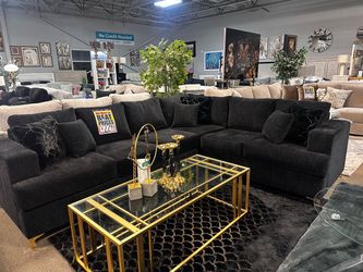 Stunning black sectional sofa! 🏠🚨 Easy Financing!