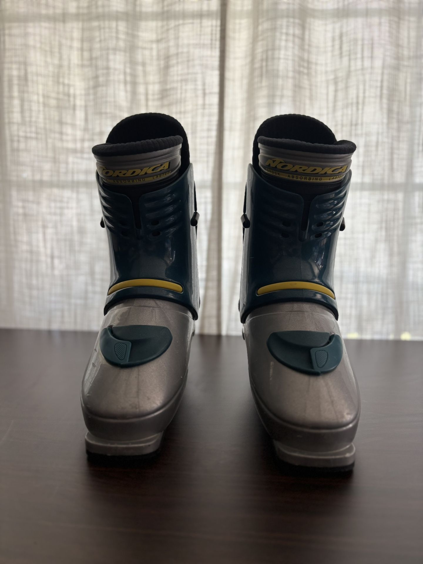 Nordica BioFlex 70 Ski Boots – Mondo 28.5 (Women’s 11.5 / Men’s 10.5)