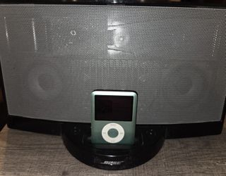 **NOSTALGIA ** I POD NANO GEN 2 WITH BOSE CHARGING SPEAKER