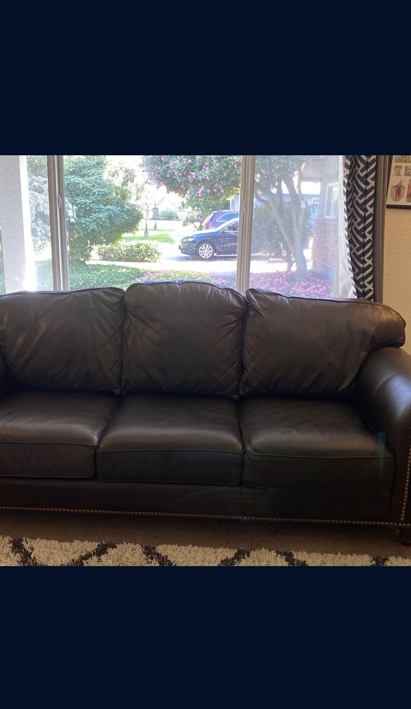 Leather Couch for Sale in Edgewood, WA OfferUp