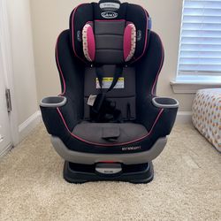 Graco Extend2Fit Convertible Car Seat.