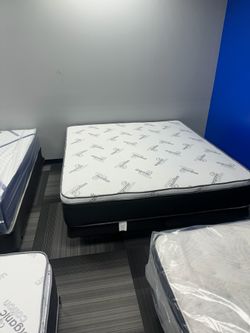 Huge sale for Mattress And Box Twin size #mattress and box 150.$ full 190$ Queen 200$ king 290$. free delivery free set up 708….289…7715… cash or Zell