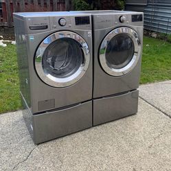 LG WASHER AND DRYER SET.