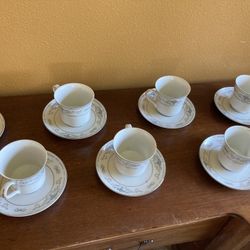 Fine porcelain China Teacups - Diane