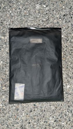 Essentials Black Large shirt