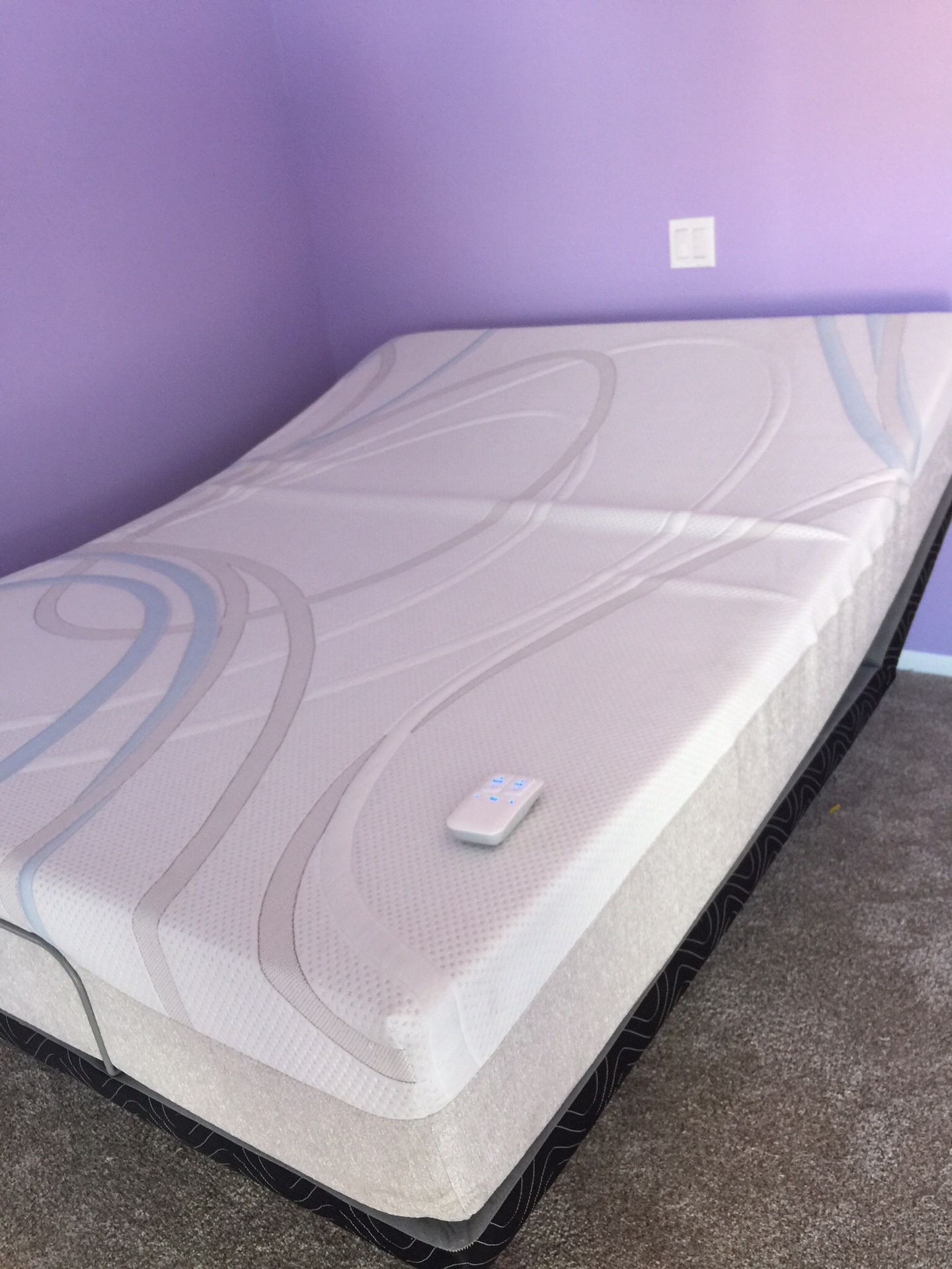 Queen adjustable bed with cool gel memory foam mattress $400 can deliver