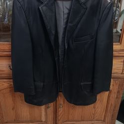 Nice Men's Genuine  Leather Jacket ..size M 