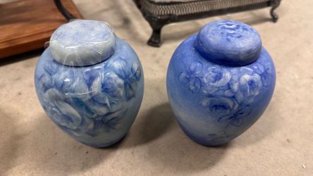 Ceramic flower pot