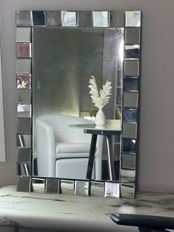 Wayfair Beveled Decorative Mirror – Heavy, High Quality – Like New