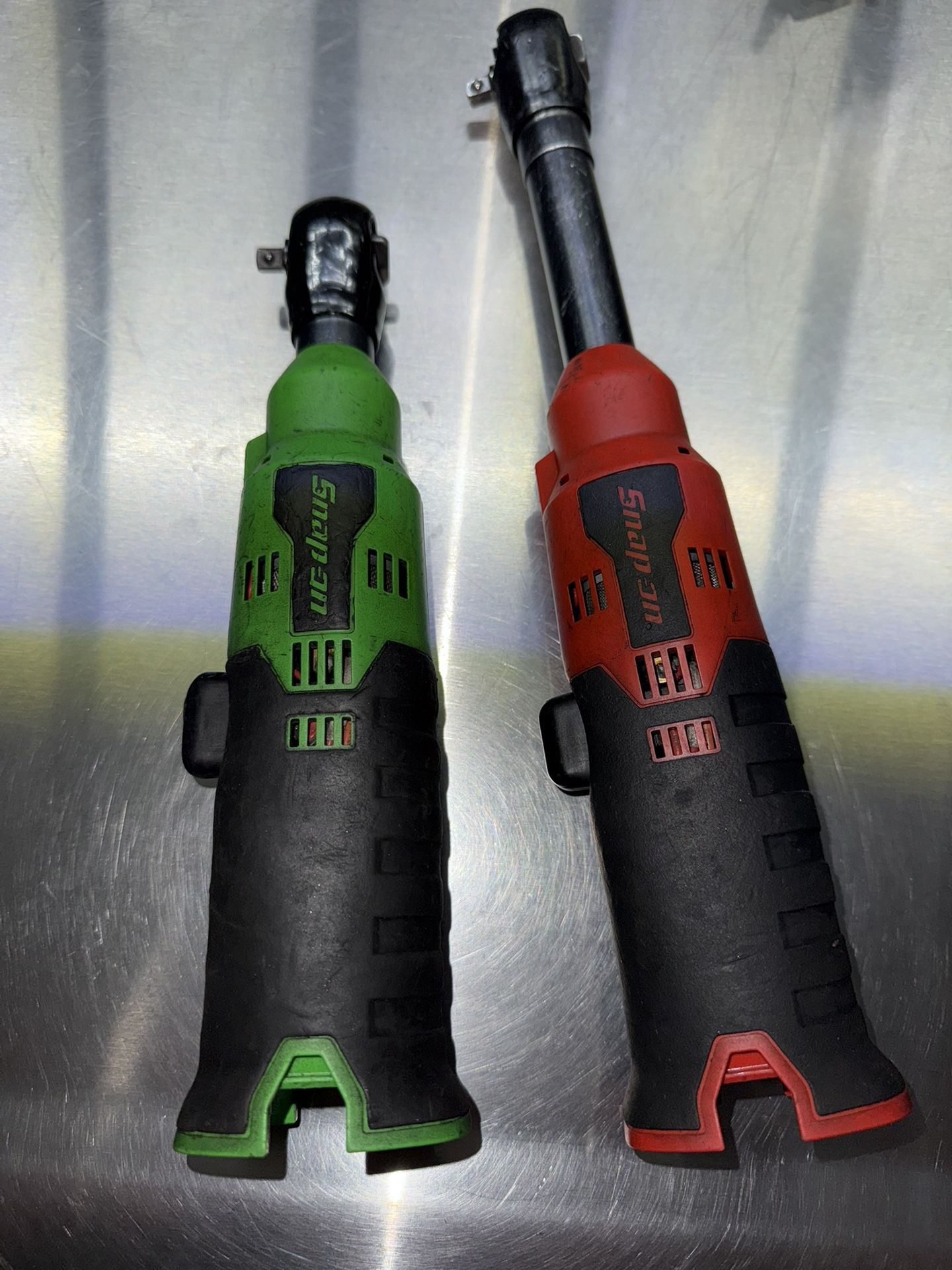 Snap-On 1/4” Electric Ratchet (TOOLS W/ 1 Batt And Charger)