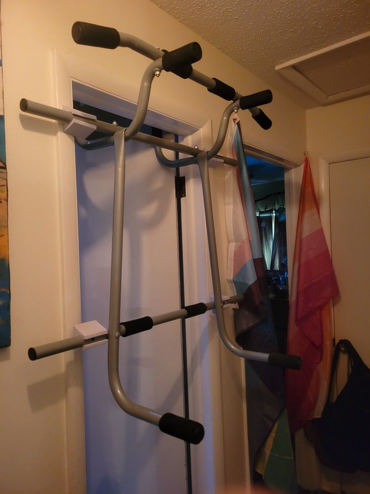 Doorway Pull Up And Dip Station