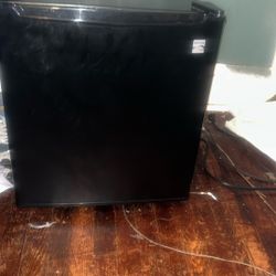 Mini Fridge 